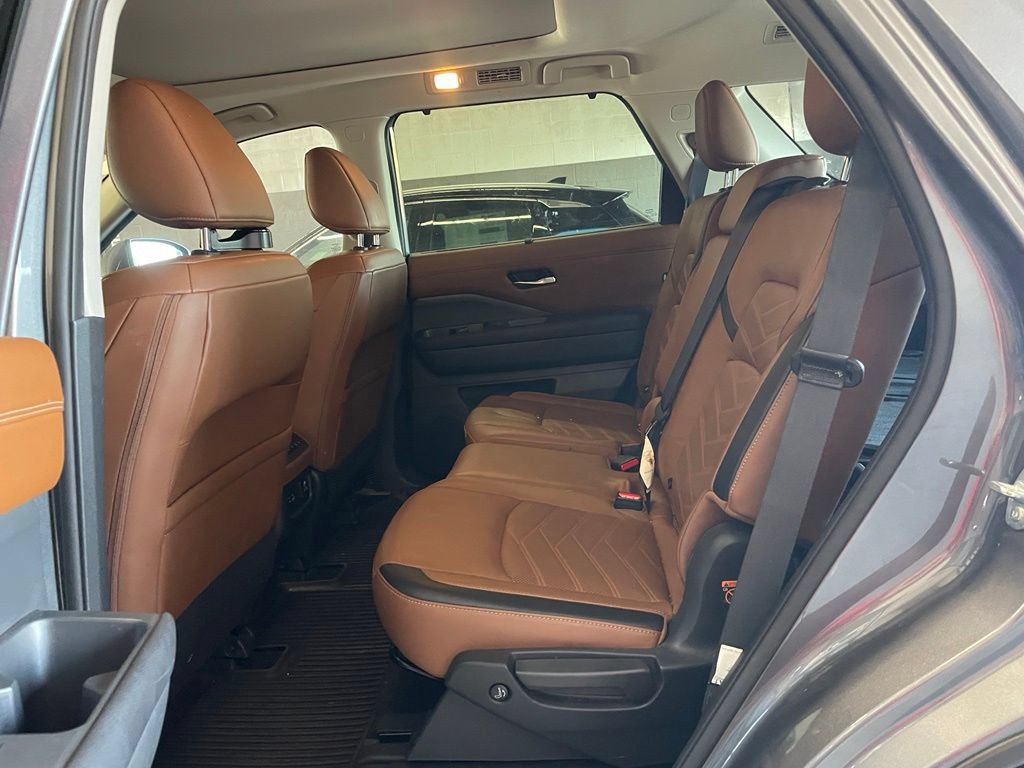 Certified 2024 Nissan Pathfinder Platinum w/ Cargo Package FWD image 17