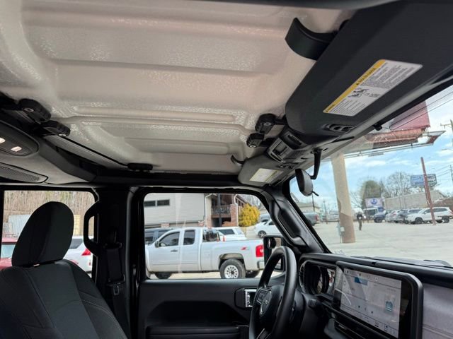 Used 2024 Jeep Gladiator Sport AWD/4WD image 79