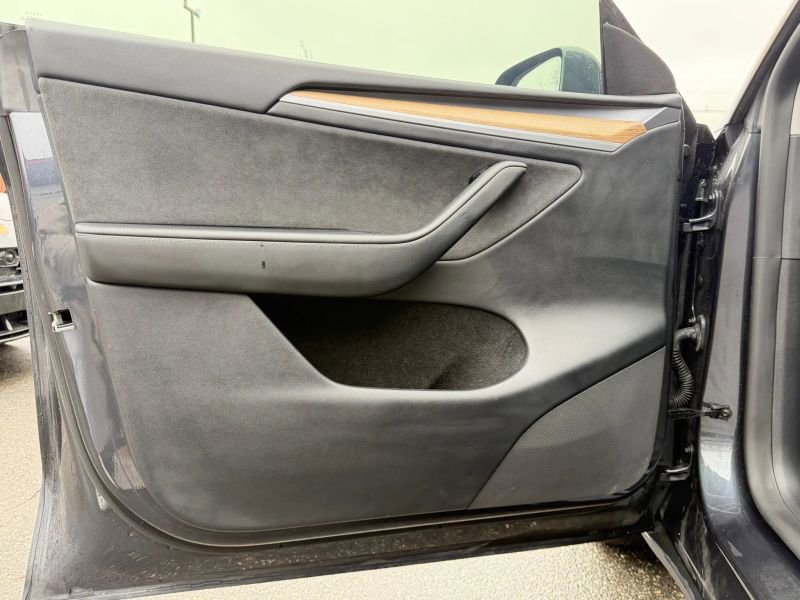 Used 2024 Tesla Model Y Long Range image 9