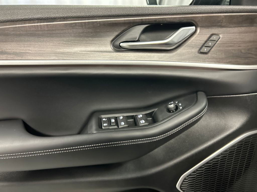 New 2026 Jeep Grand Cherokee Limited image 12