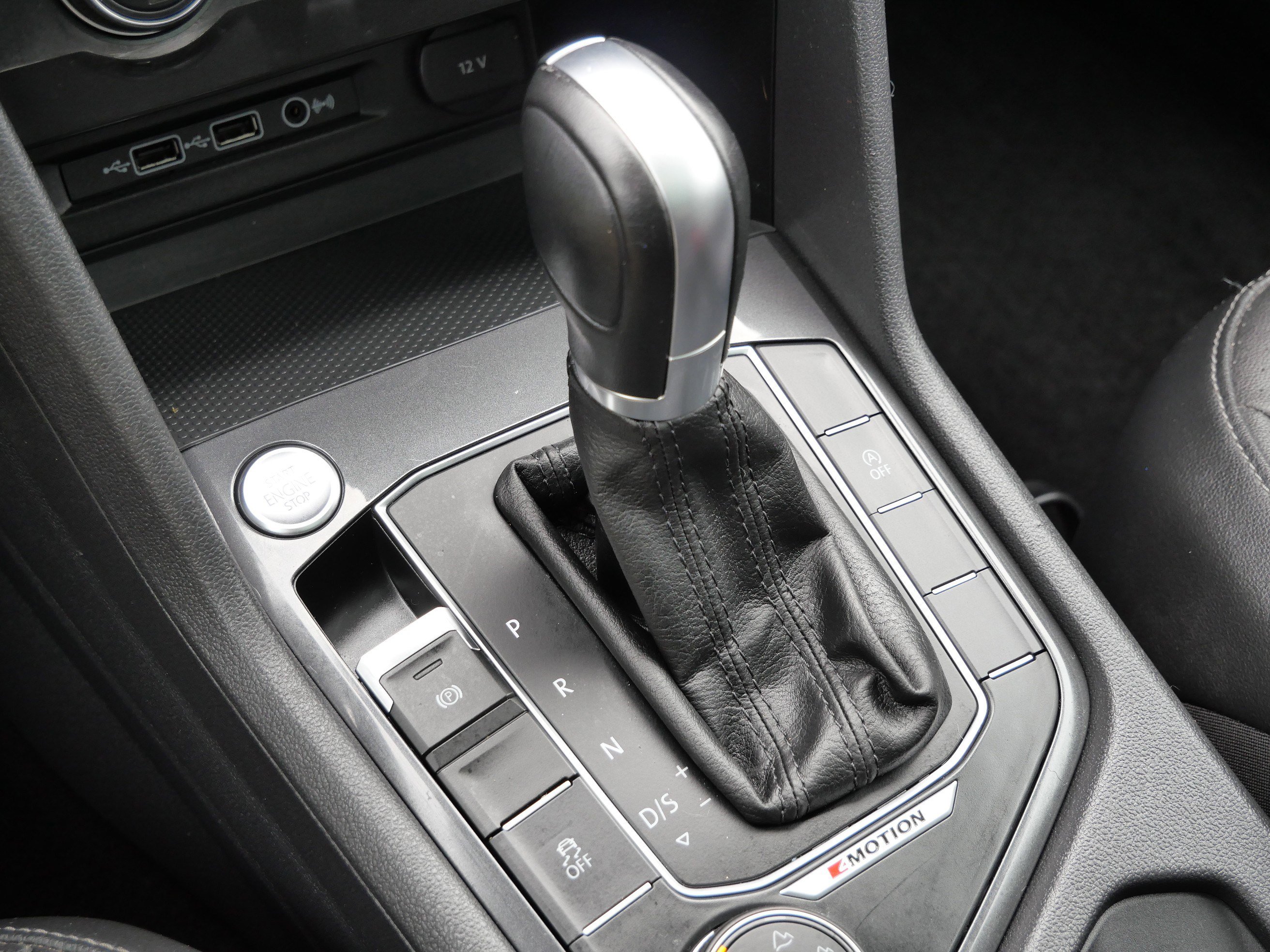 Used 2018 Volkswagen Tiguan SE w/ Panoramic Sunroof Package image 26