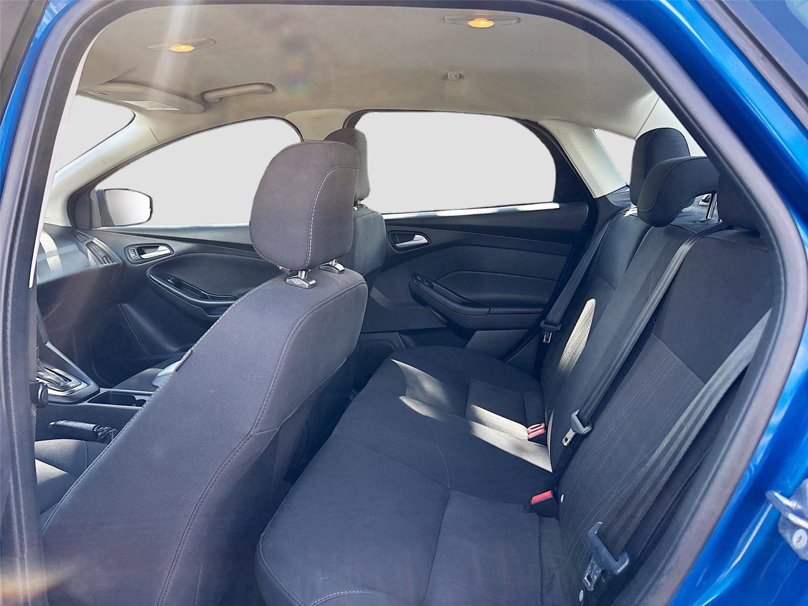 Used 2018 Ford Focus SE w/ SE Appearance Package image 25