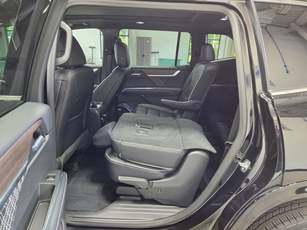 Used 2026 GMC Acadia Denali w/ LPO, Floor Liner Package AWD/4WD image 20