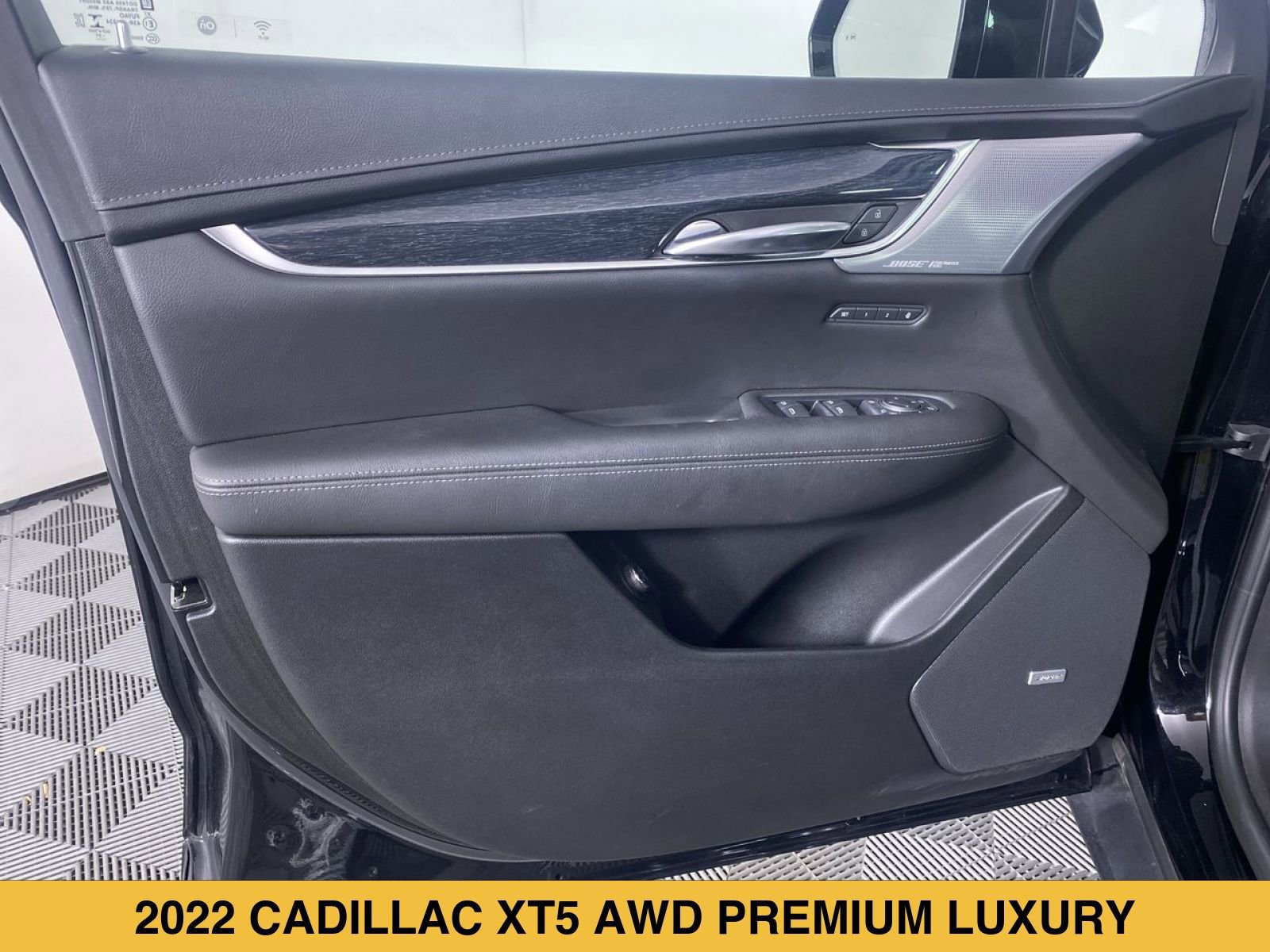 Certified 2022 Cadillac XT5 Premium Luxury AWD/4WD image 13