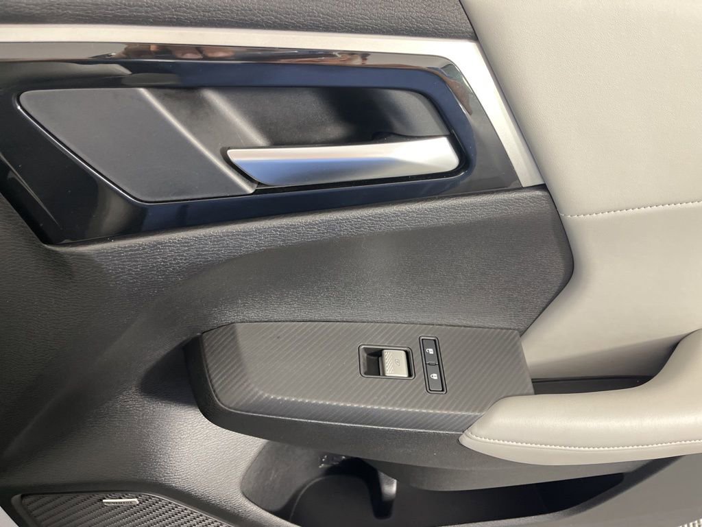 Used 2025 Mitsubishi Outlander SE image 21