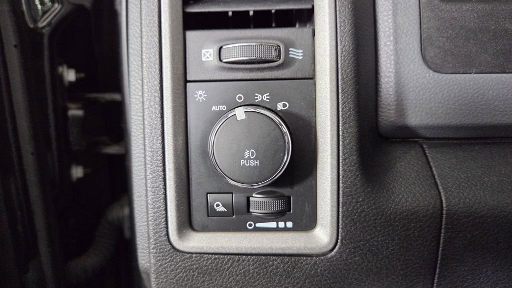 Used 2015 RAM 1500 Express w/ Black Ram 1500 Express Group image 17