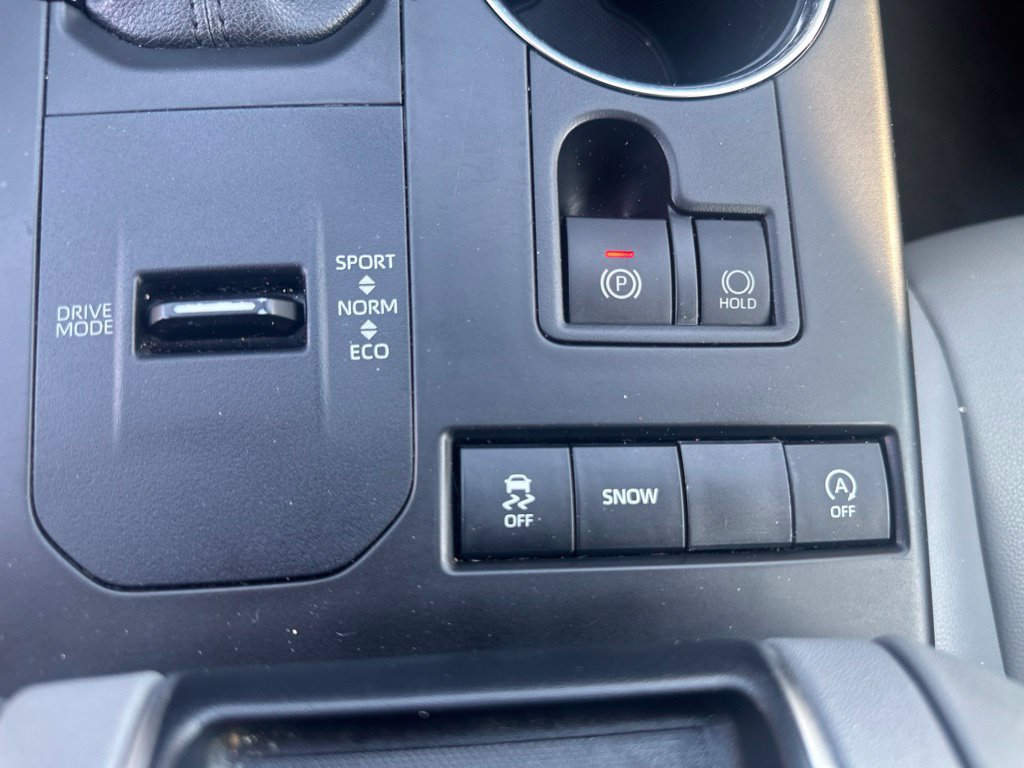 Used 2021 Toyota Highlander XLE FWD image 23