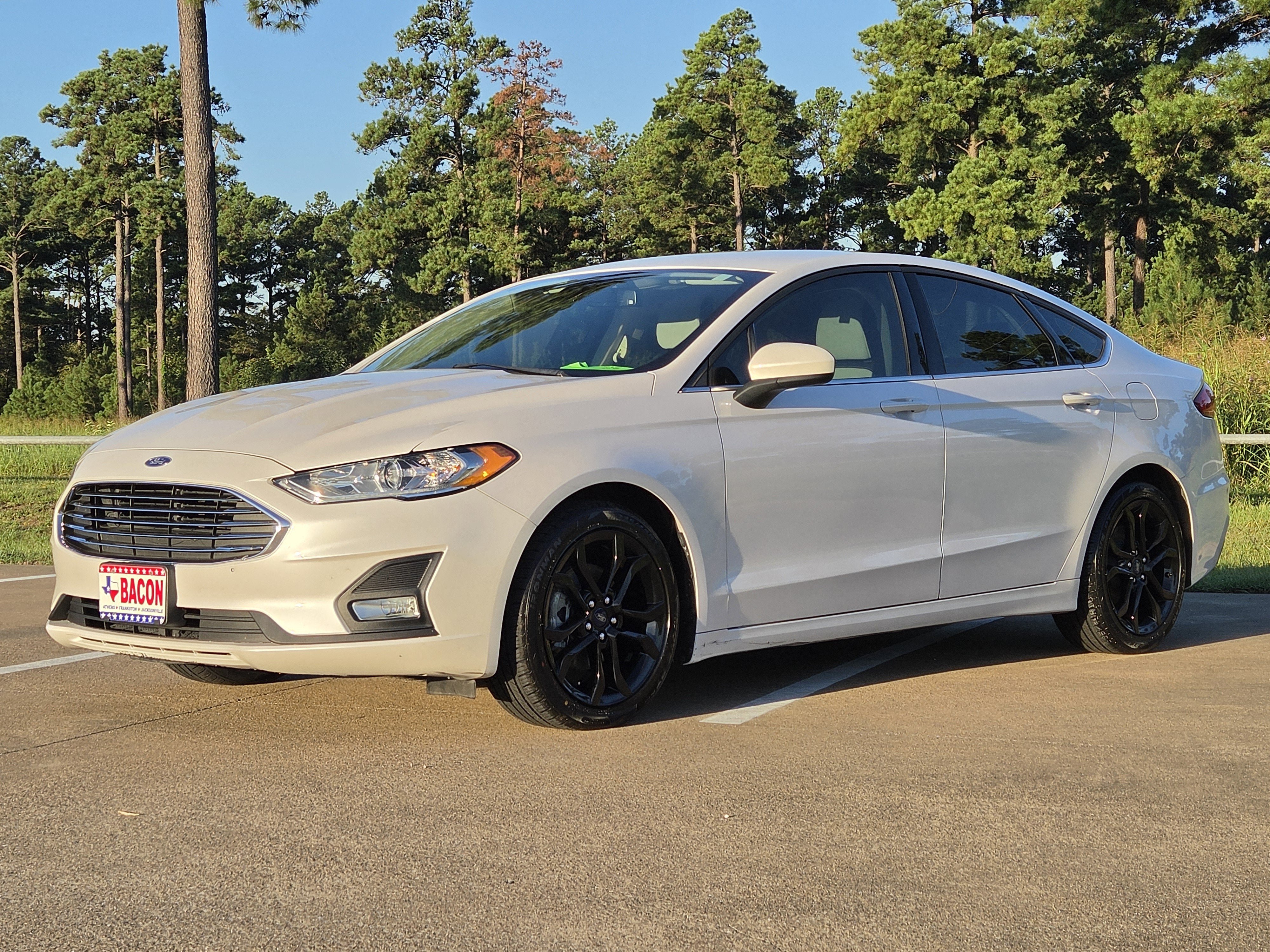 Used 2019 Ford Fusion SE w/ Equipment Group 151A FWD image 1