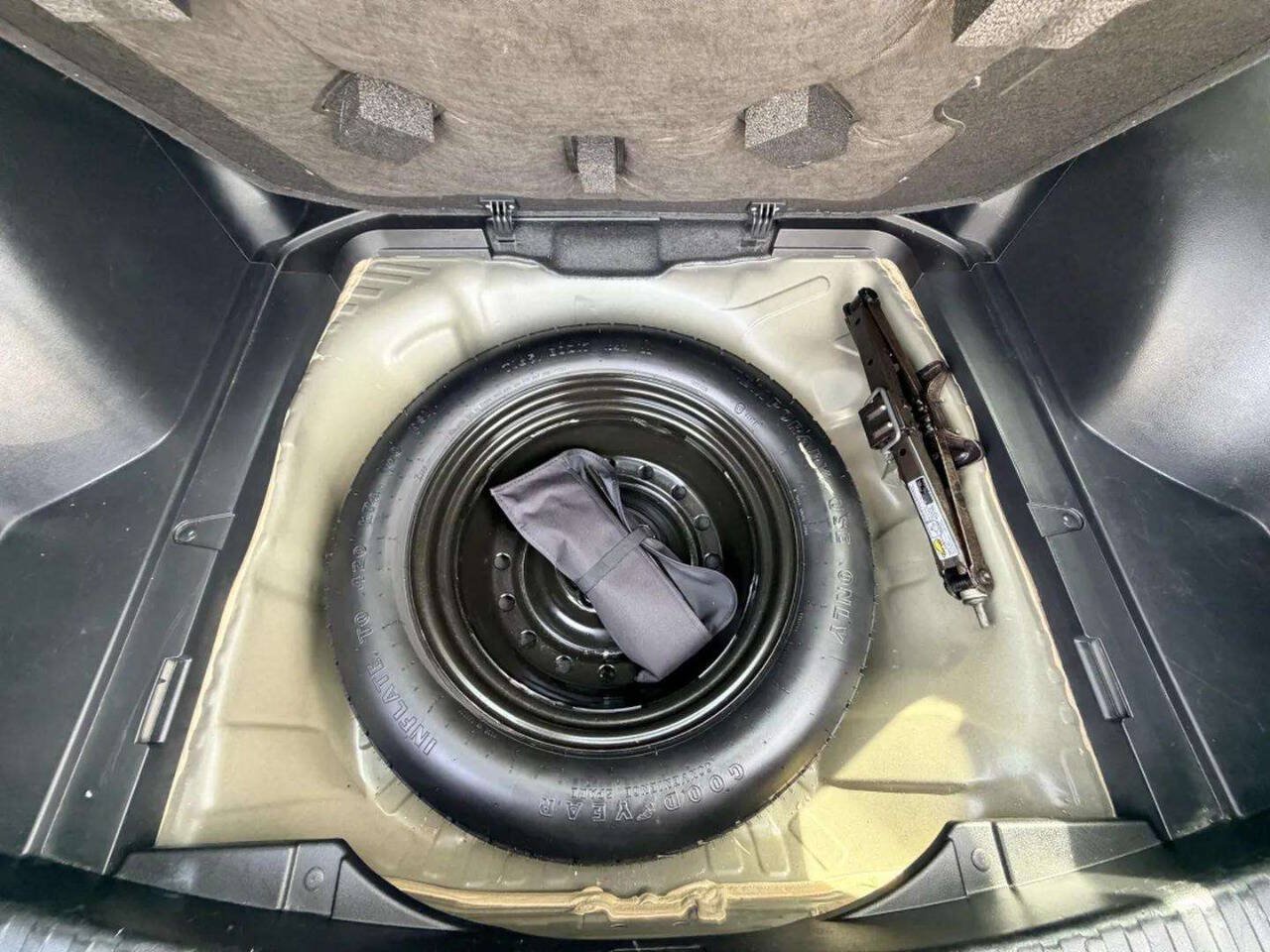 Used 2015 Honda CR-V LX image 9