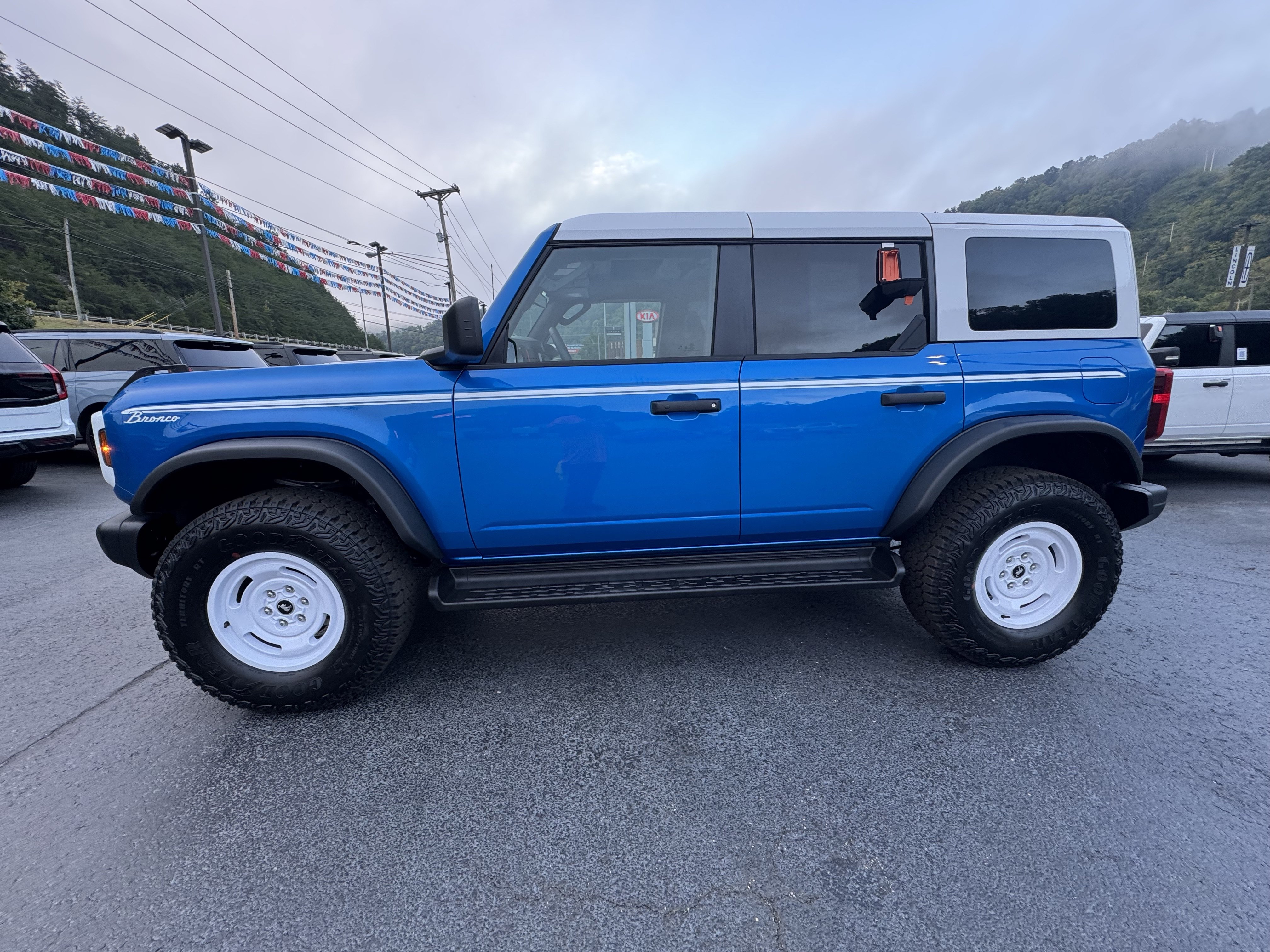 Used 2026 Ford Bronco Heritage Edition AWD/4WD image 4