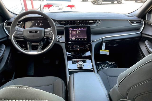 New 2025 Jeep Grand Cherokee Laredo X image 4