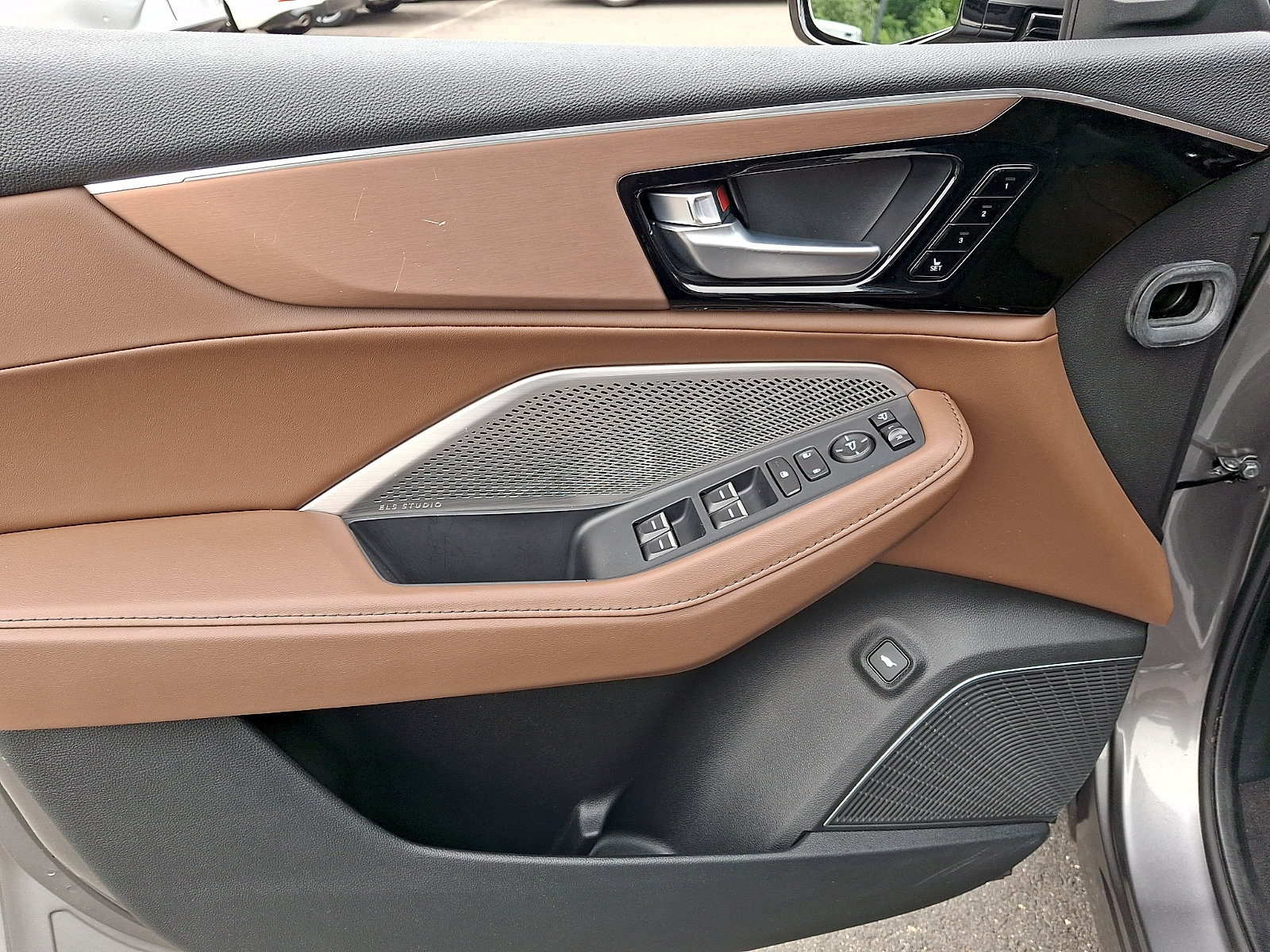 Certified 2024 Acura MDX SH-AWD w/ Technology Package image 12