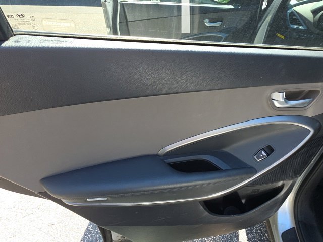 Used 2017 Hyundai Santa Fe SE FWD image 13