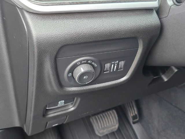 Used 2023 Jeep Grand Cherokee L Limited AWD/4WD image 22