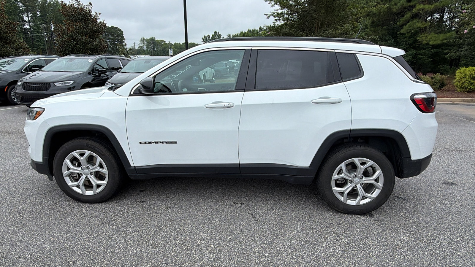 Used 2024 Jeep Compass Latitude AWD/4WD image 11