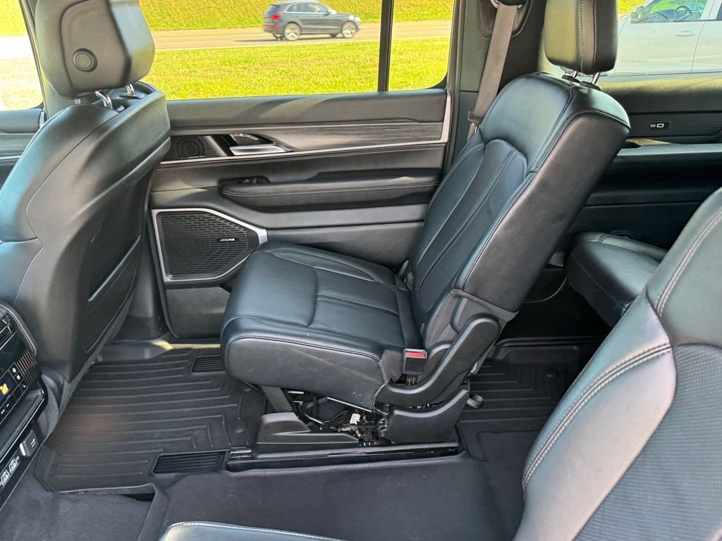 Used 2024 Jeep Wagoneer L Series III w/ Flexible Seating Group AWD/4WD image 11