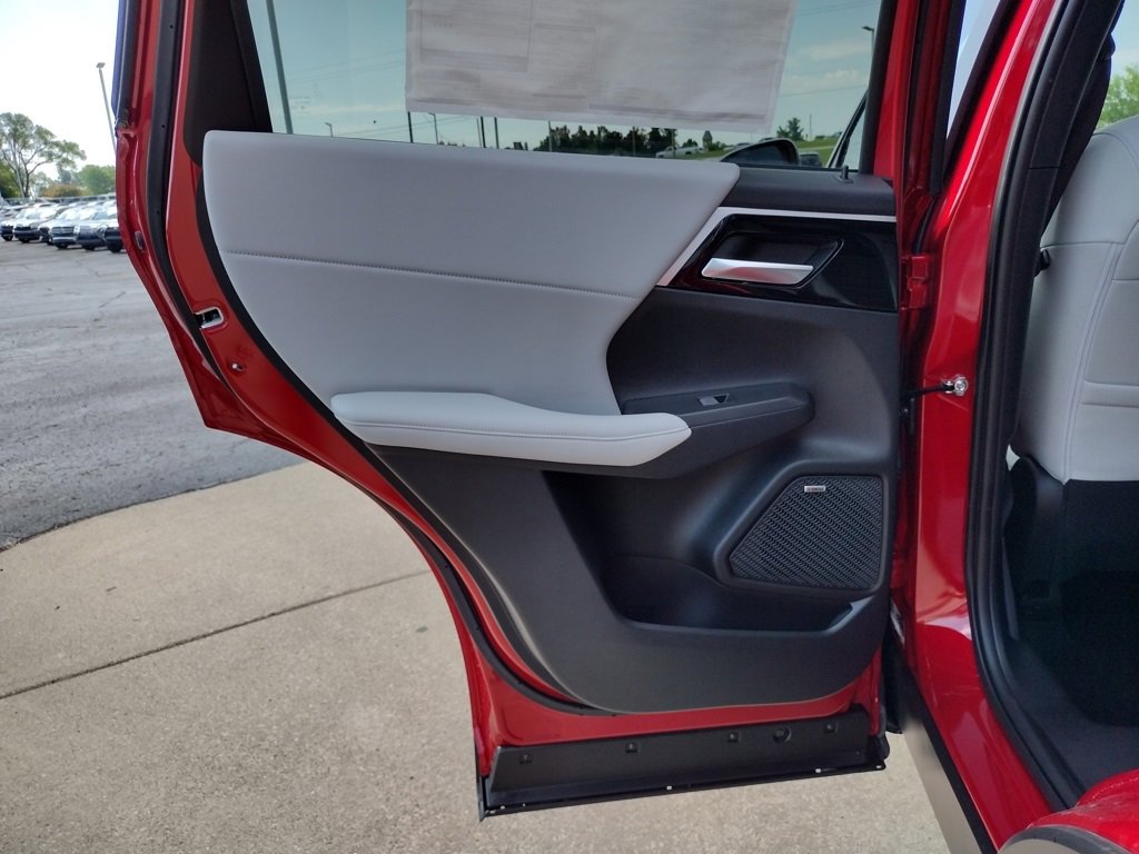 New 2025 Mitsubishi Outlander SE image 29