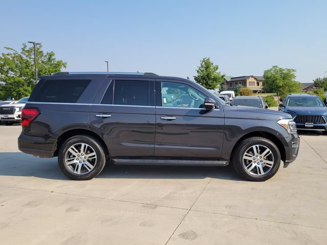 Used 2022 Ford Expedition Limited AWD/4WD image 2