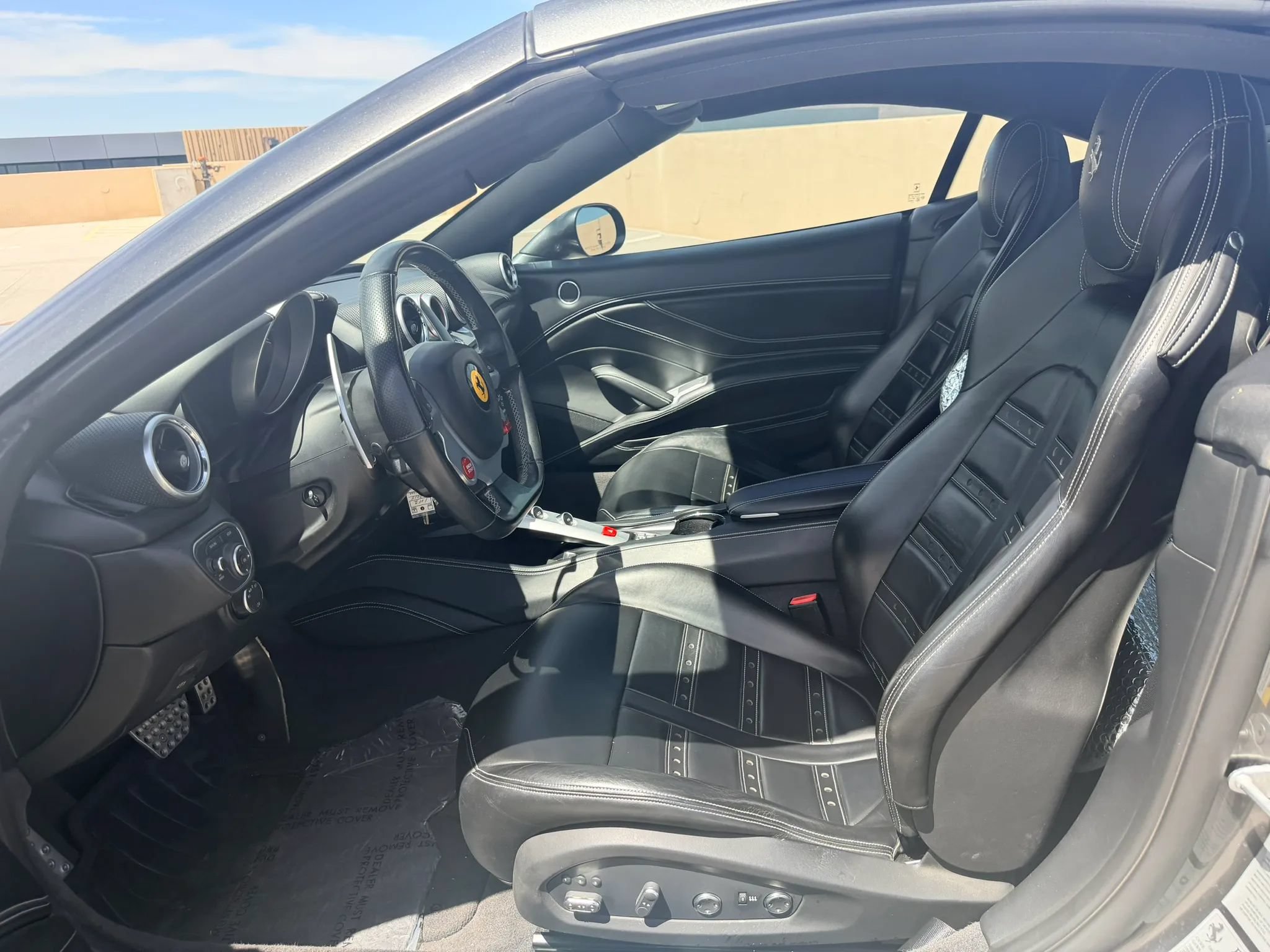 Used 2015 Ferrari California T RWD image 18
