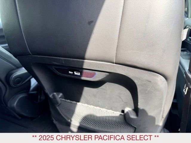 Certified 2025 Chrysler Pacifica Select image 11
