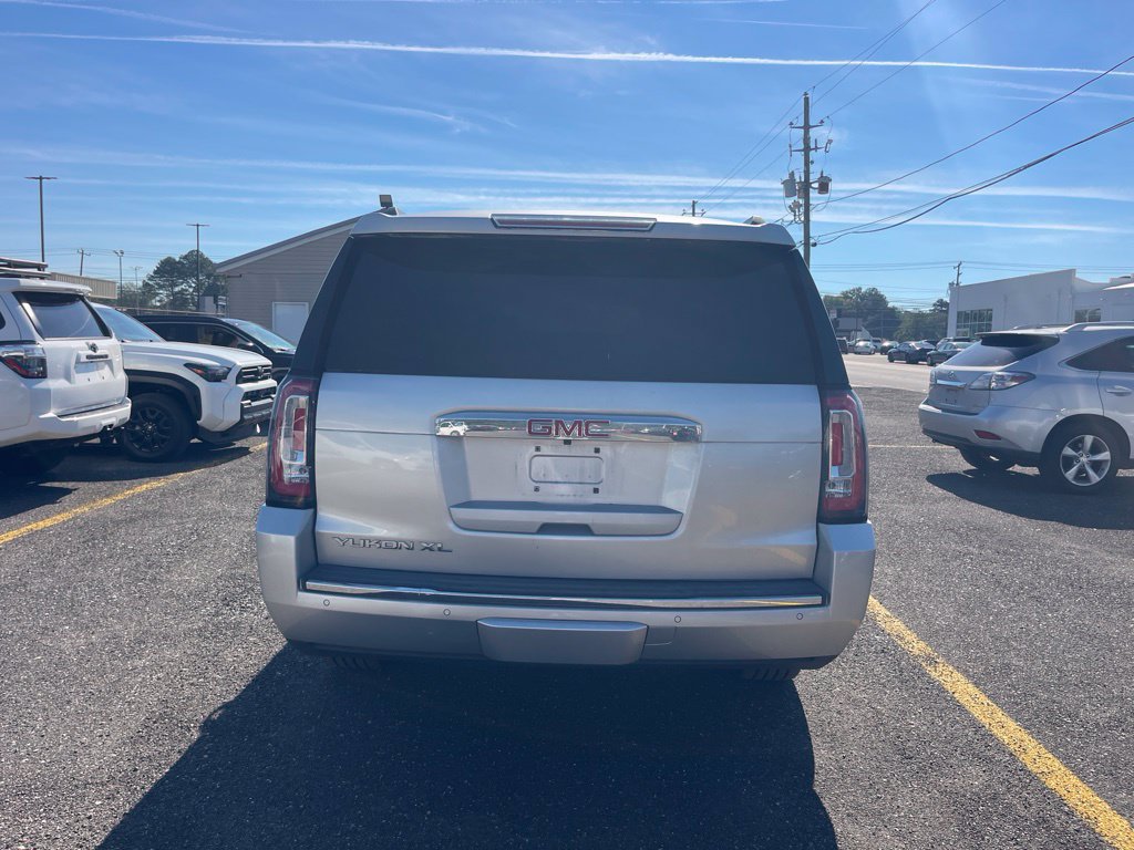 Used 2017 GMC Yukon XL Denali w/ Open Road Package AWD/4WD image 4