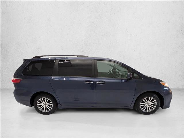 Used 2019 Toyota Sienna XLE image 4