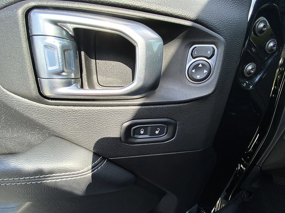 Used 2022 Jeep Wrangler Unlimited Sahara AWD/4WD image 10