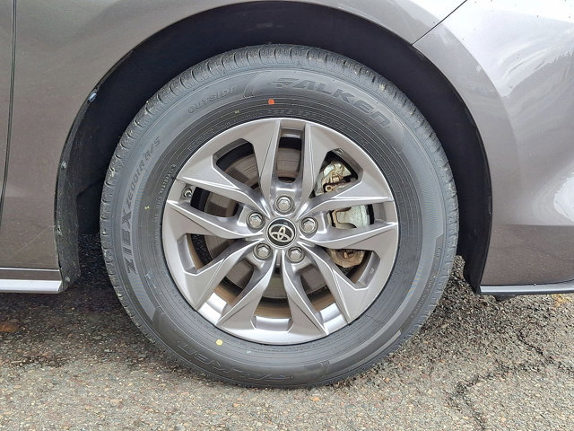 Used 2023 Toyota Sienna XLE image 27