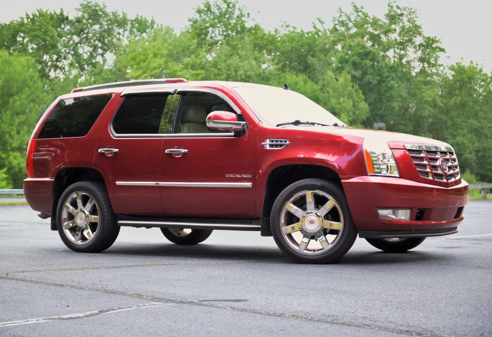 Used 2010 Cadillac Escalade Luxury AWD/4WD image 2