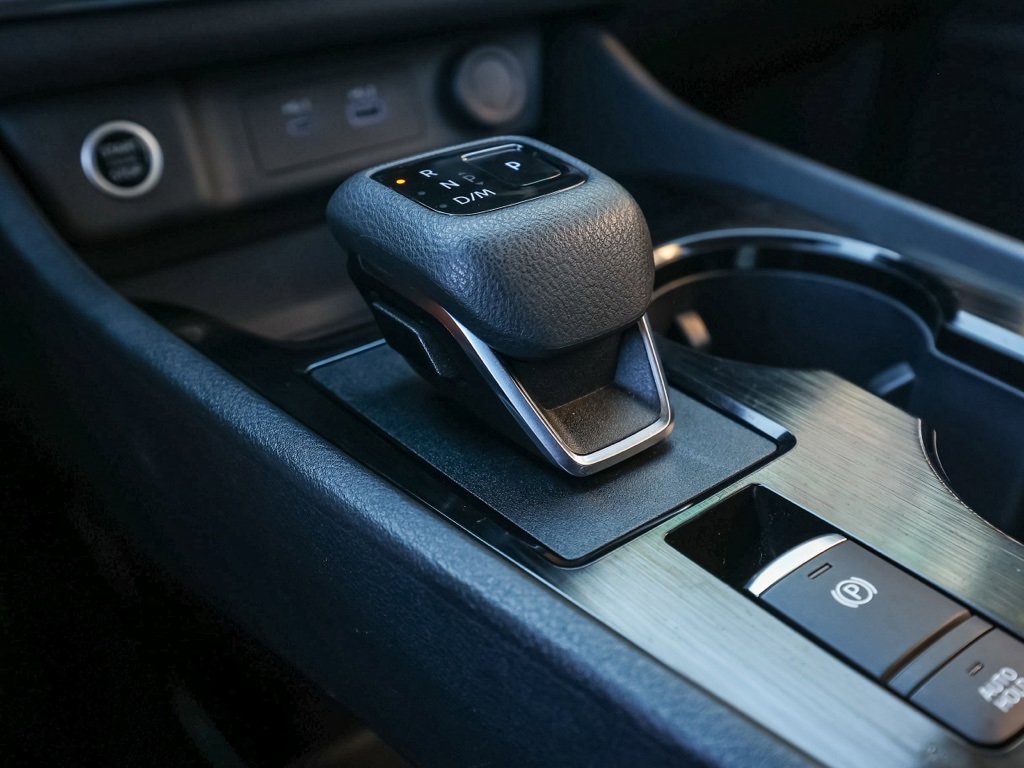 Used 2023 Nissan Rogue SV image 31