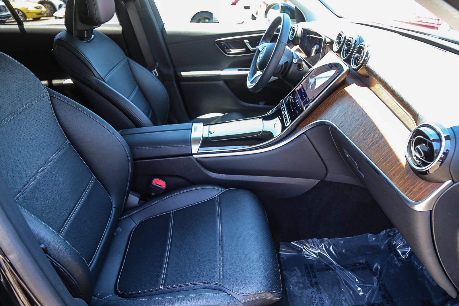 Used 2025 Mercedes-Benz GLC 350e 4MATIC image 14