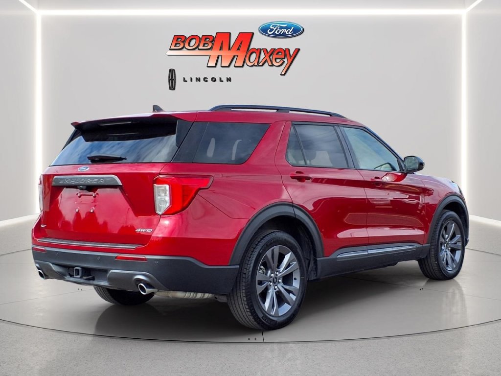 Used 2024 Ford Explorer XLT w/ Equipment Group 202A AWD/4WD image 4