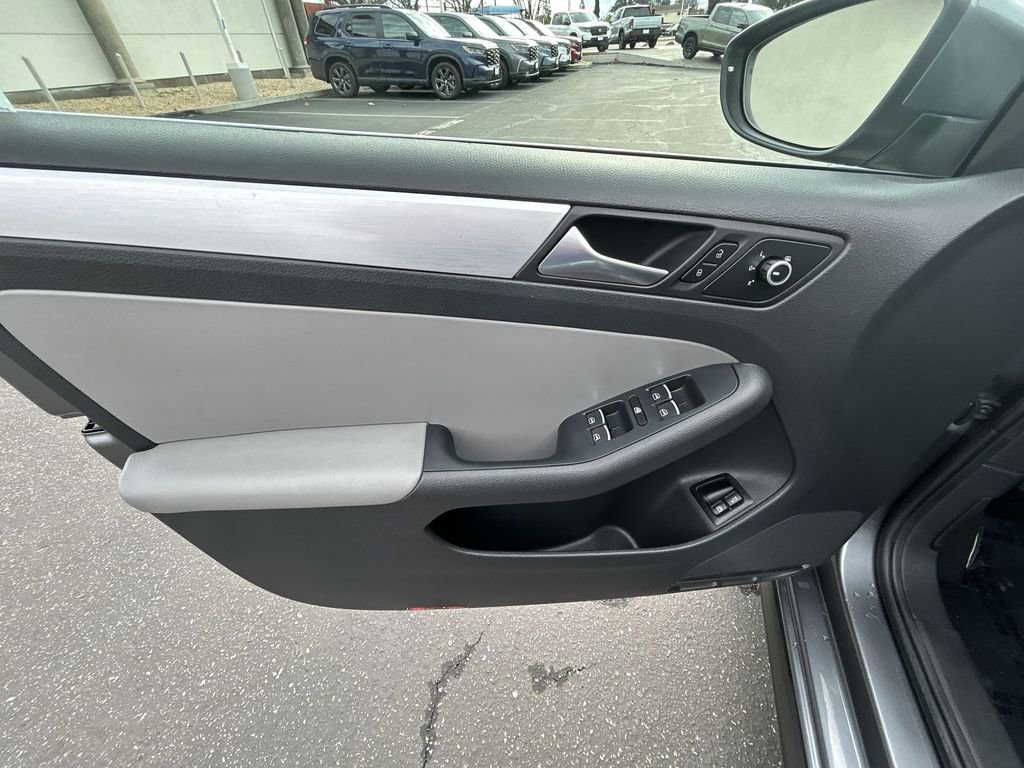 Used 2013 Volkswagen Jetta SEL Premium image 13