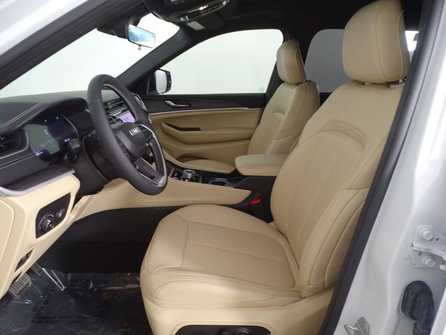 Used 2025 Jeep Grand Cherokee L Limited image 13