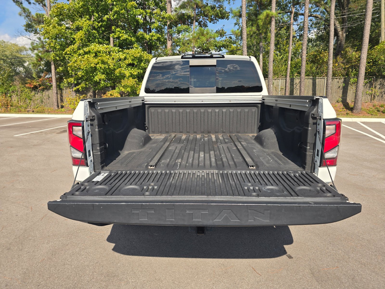 Used 2021 Nissan Titan PRO-4X w/ Pro-4x Convenience Package AWD/4WD image 12
