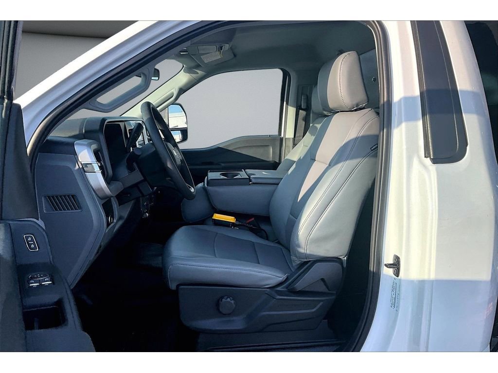 New 2026 Ford F550 4x4 Regular Cab Super Duty image 39