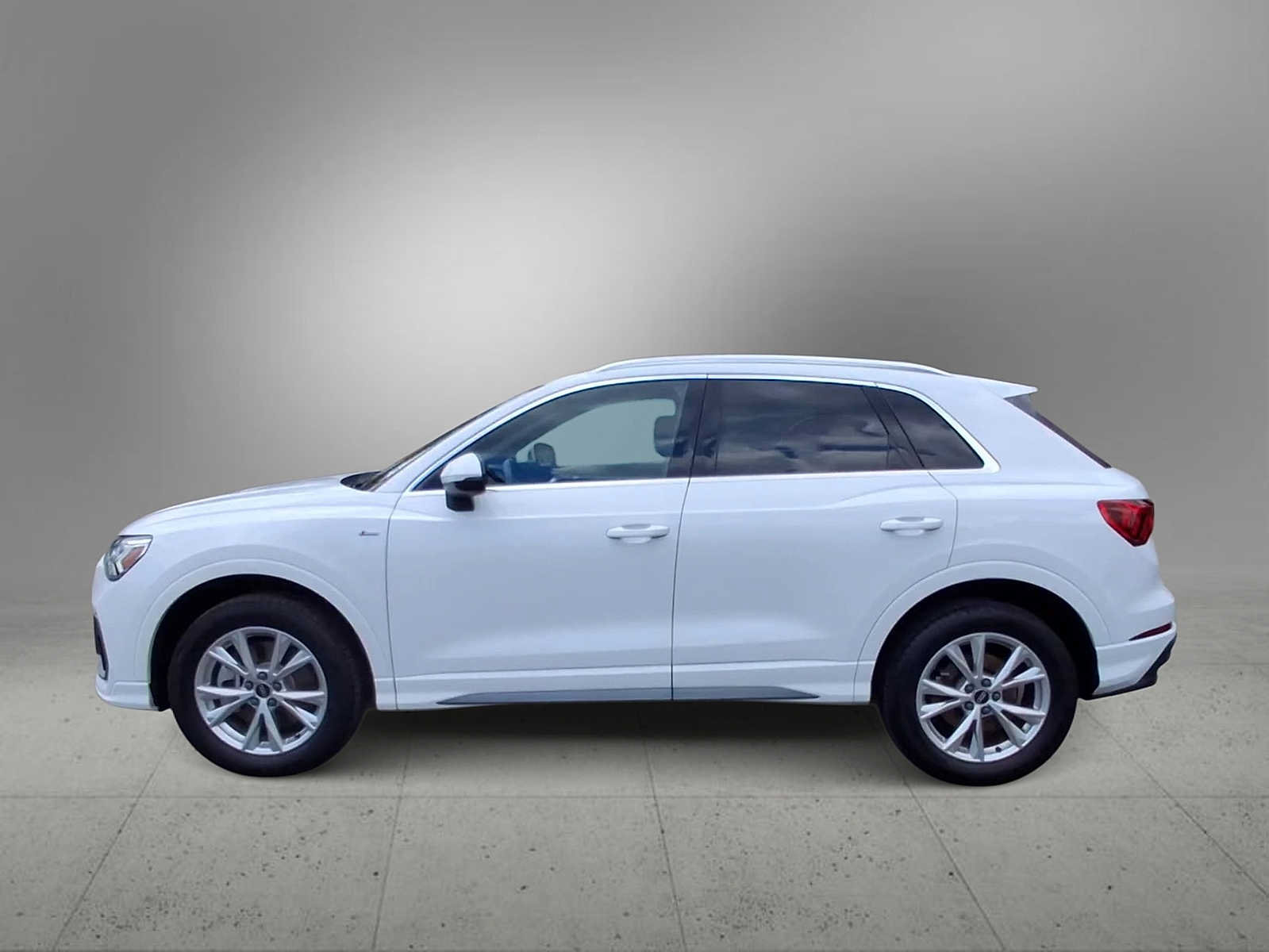 Used 2024 Audi Q3 2.0T Premium w/ Convenience Package AWD/4WD image 5