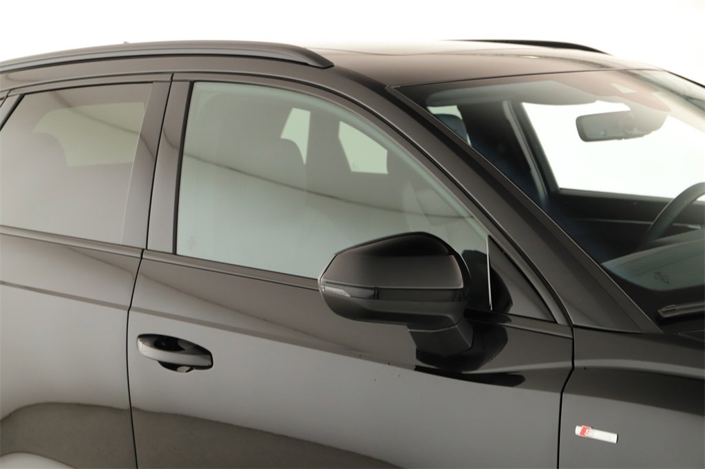 Certified 2025 Audi Q3 2.0T Premium w/ Convenience Package image 35