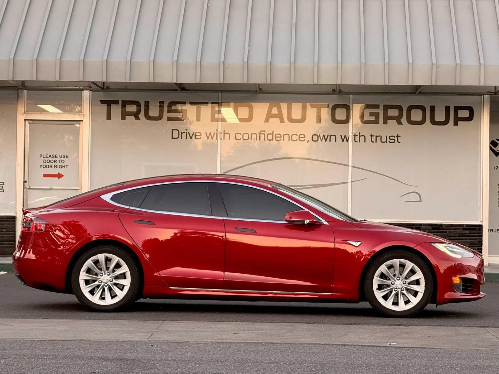 Used 2016 Tesla Model S 70 RWD image 5