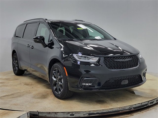 New 2026 Chrysler Pacifica Limited w/ S Appearance Package image 3