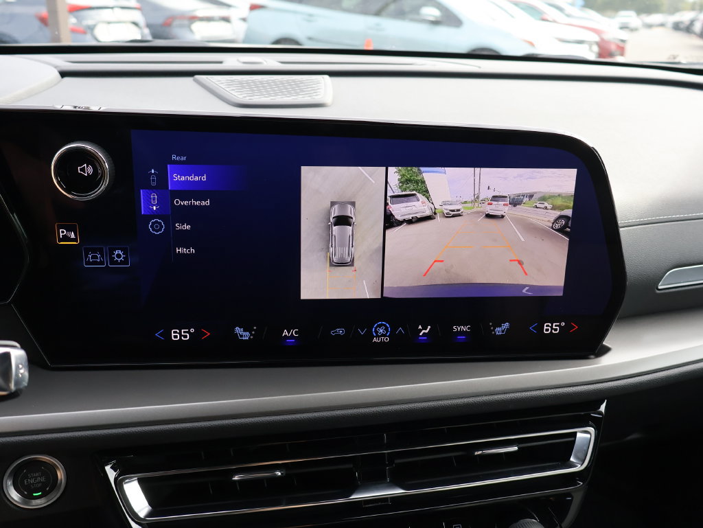 Used 2025 Chevrolet Traverse LT w/ Enhanced Driving Package FWD image 22