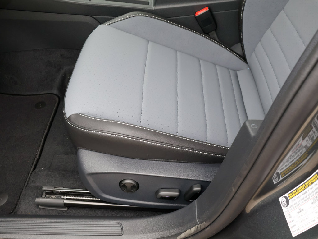 New 2027 Volkswagen Jetta SE FWD image 13