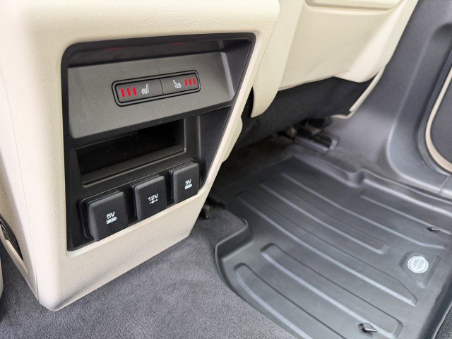 Used 2018 Land Rover Discovery Sport HSE Luxury image 8