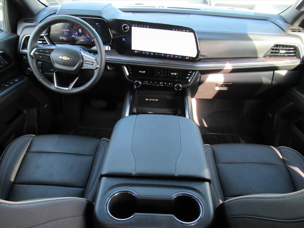 Used 2025 Chevrolet Suburban Premier image 12