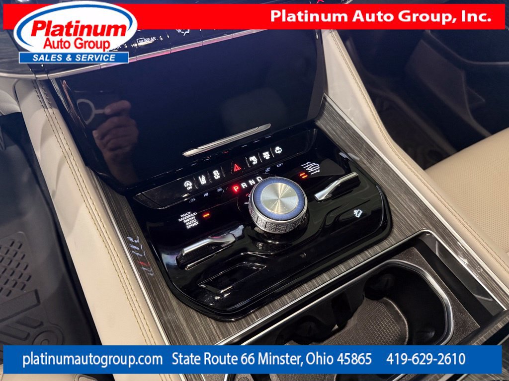 Used 2022 Jeep Wagoneer Series III AWD/4WD image 22