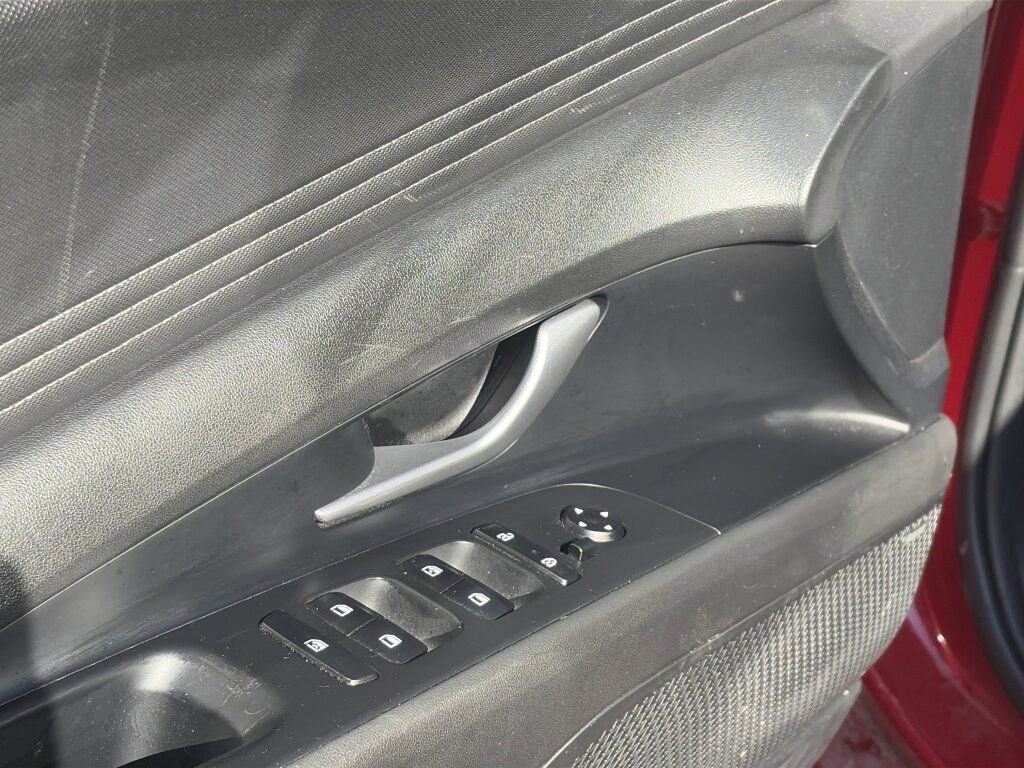 Used 2023 Hyundai Elantra Limited image 23