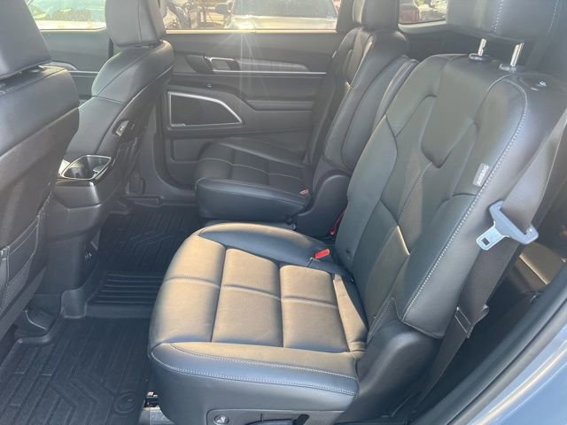 Used 2025 Kia Telluride EX w/ EX Captain's Chair Package AWD/4WD image 12