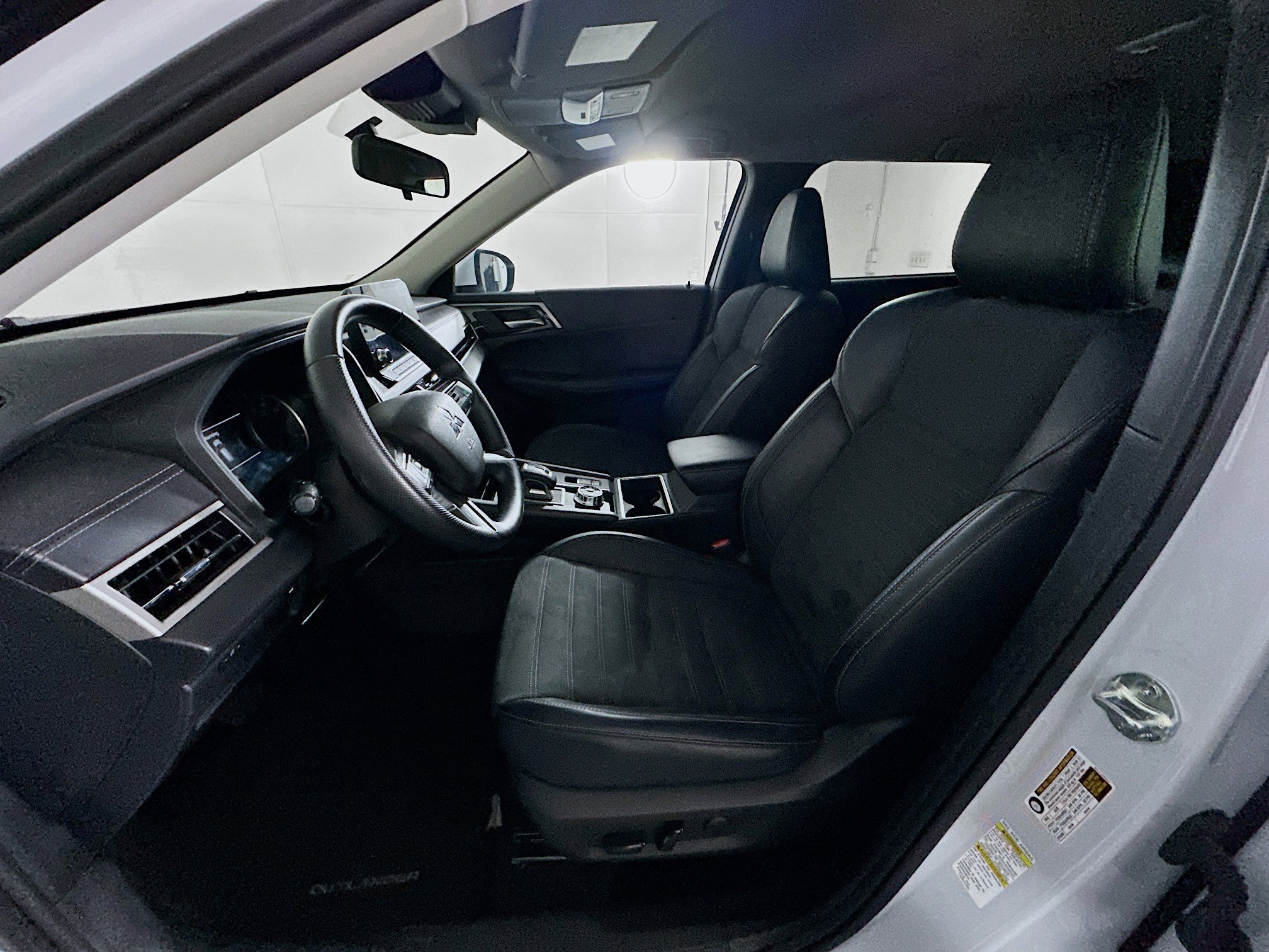 Used 2024 Mitsubishi Outlander SE image 13