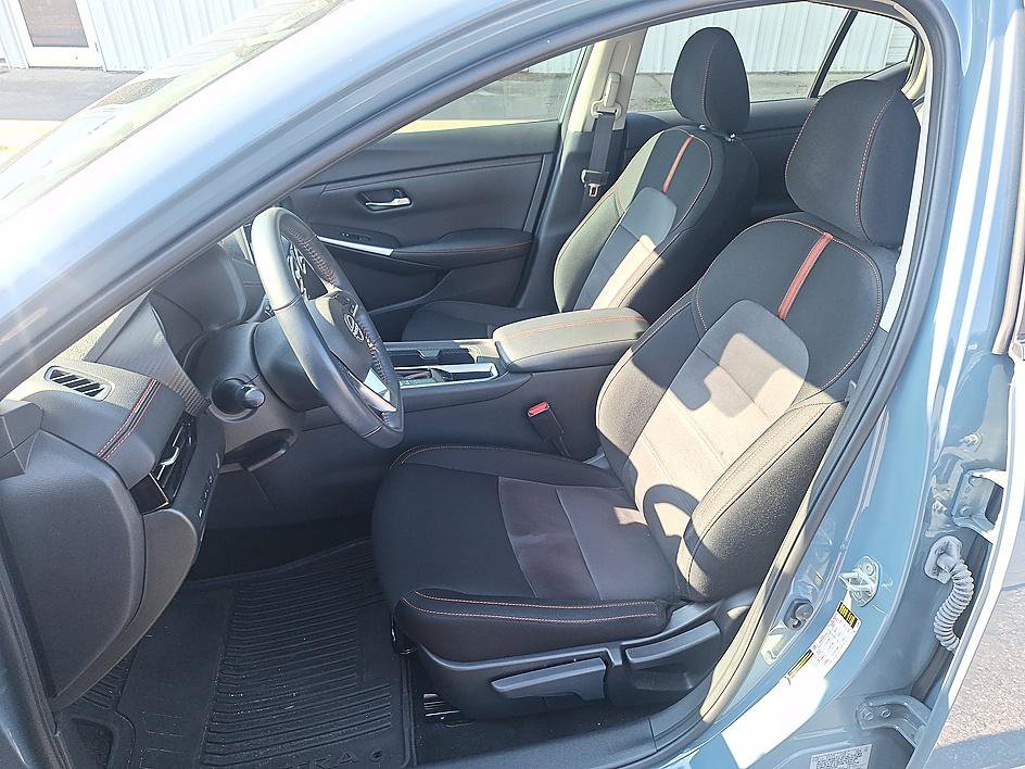 Certified 2024 Nissan Sentra SR w/ Lighting Package FWD image 11