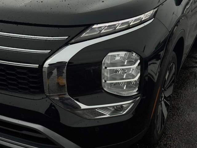 Used 2025 Mitsubishi Outlander Trail Edition image 2